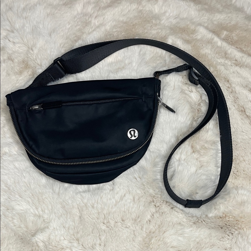 lululemon athletica Black Belt Bag Micro 2L